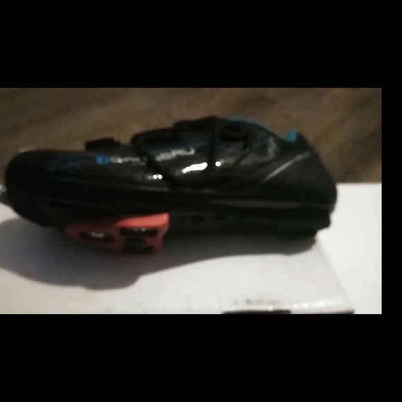 New size 8 - Picture 3 of 4